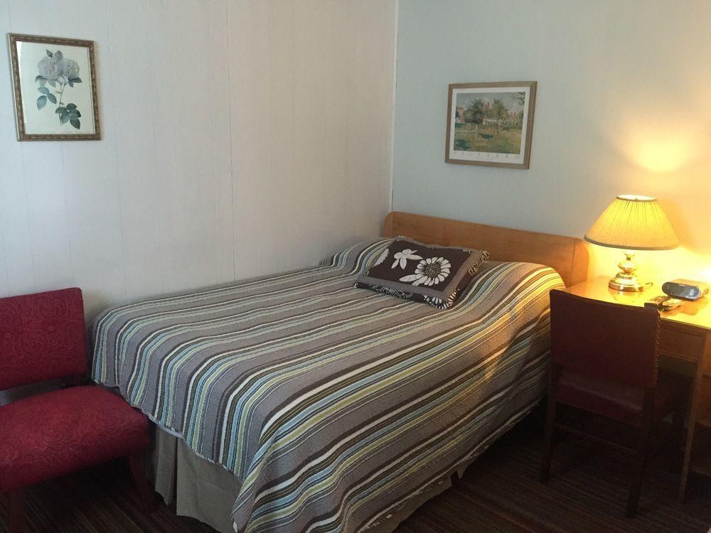 Twin Peaks Motel Napanee Εξωτερικό φωτογραφία
