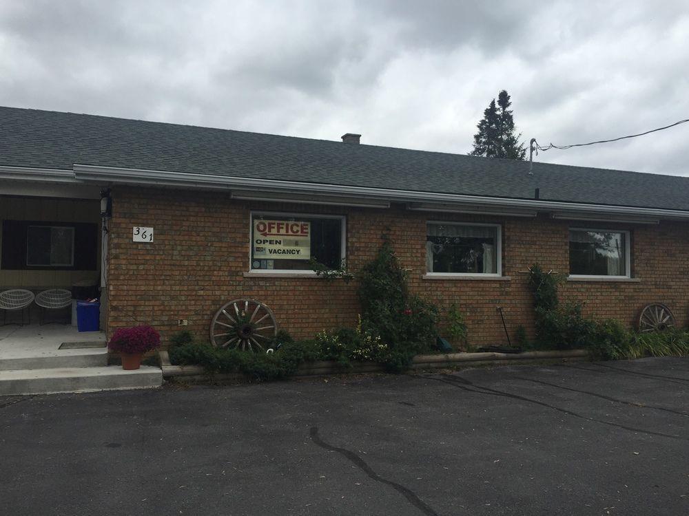 Twin Peaks Motel Napanee Εξωτερικό φωτογραφία