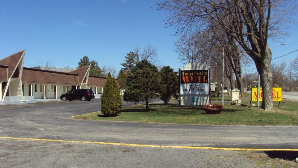 Twin Peaks Motel Napanee Εξωτερικό φωτογραφία