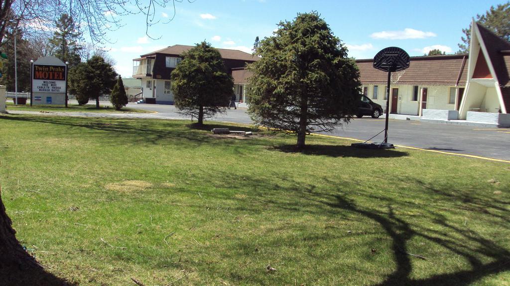 Twin Peaks Motel Napanee Εξωτερικό φωτογραφία
